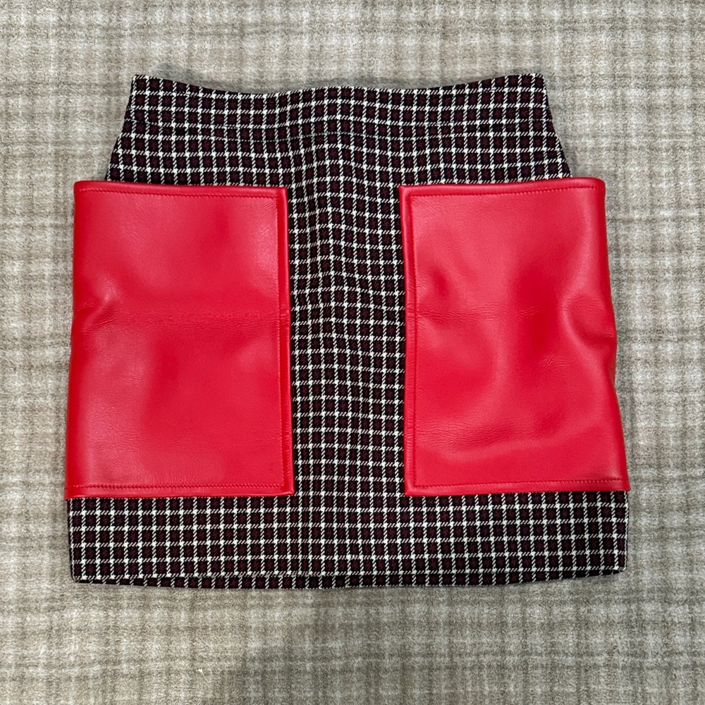 Burberry Chic Black and Red Women's Skirt
